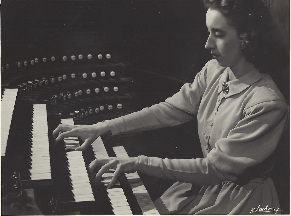 Jeanne Demessieux at the organ of Saint-Sulpice, 1946