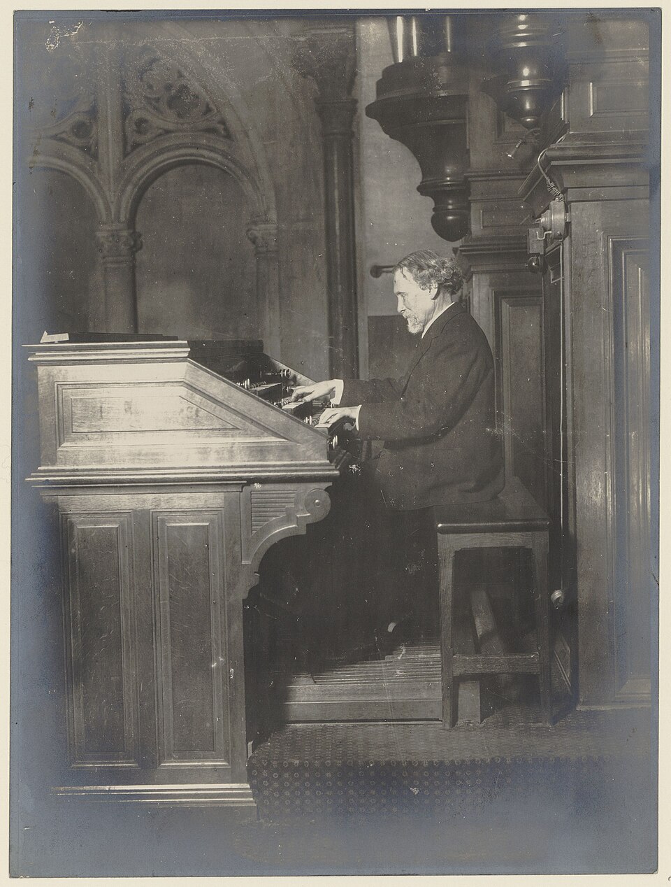 Eugène Gigout at the organ of Saint-Augustin